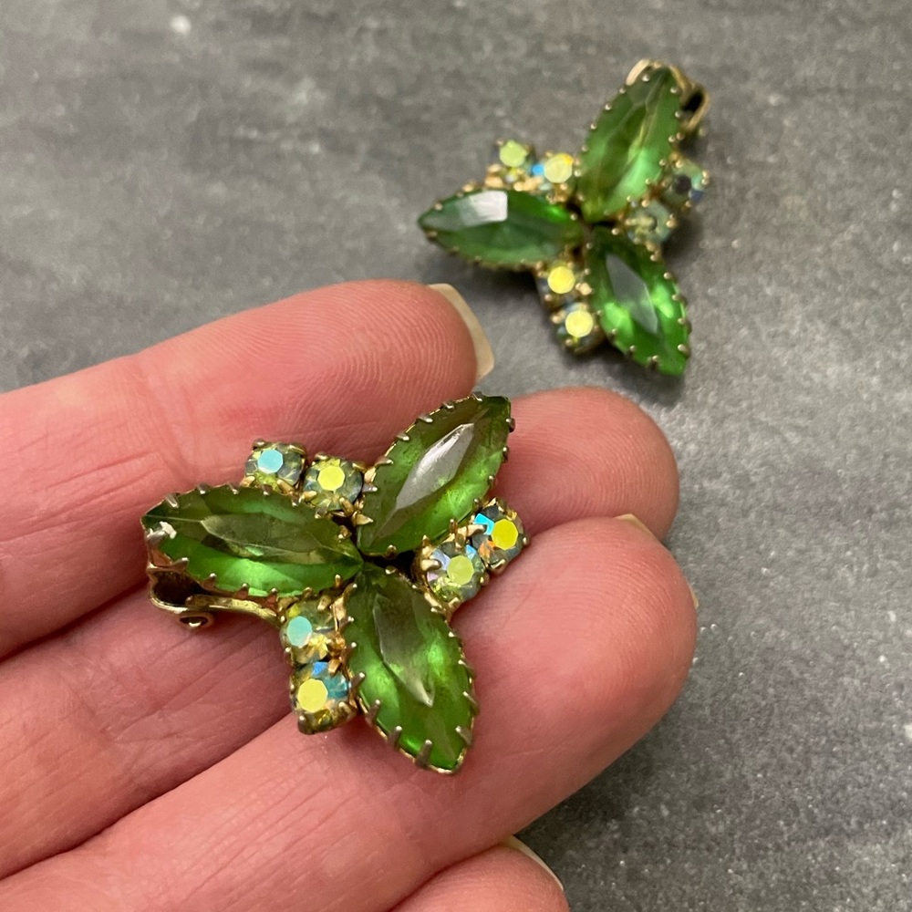 Vintage Green Crystal Gold Clip On Earrings - Picture 7 of 9